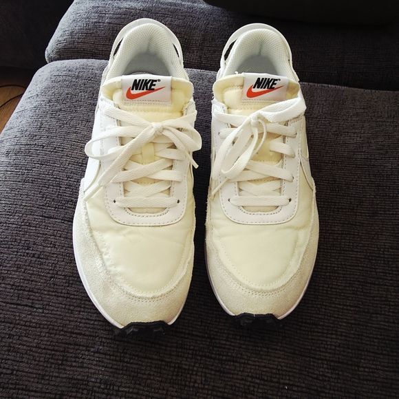 Nike Waffle Debut Cream and White Sneakers W9.5 - Picture 2 of 6